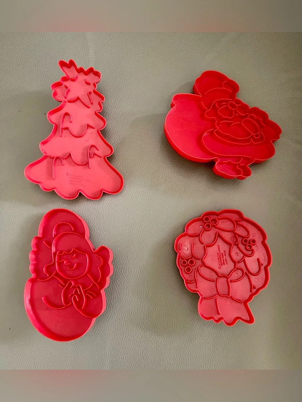 VTG 1978 Wilton Set of 4 Red Plastic Christmas Cookie Cutters